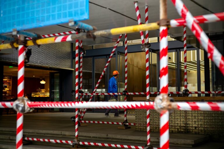 Retention money process in Australian construction contracts, with progress payments, trust accounts, and defects-liability period timelines.